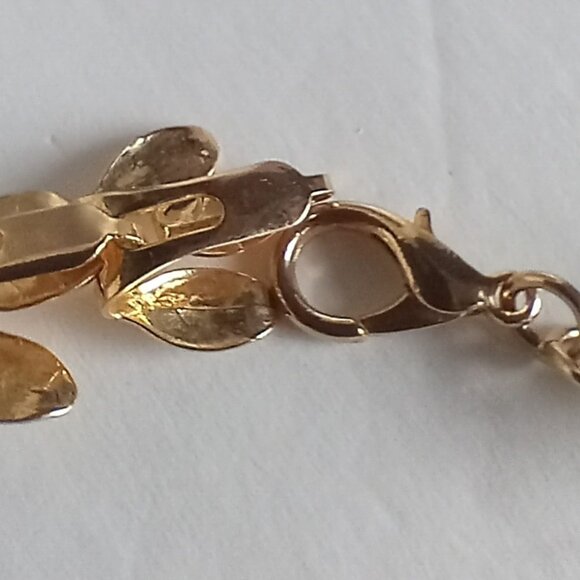 Absolutely STUNNING Unique Vintage 3D Goldtone Flower Necklace - Picture 3 of 9
